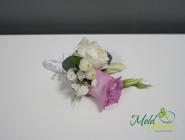 Boutonniere with violet rose and hypericum photo